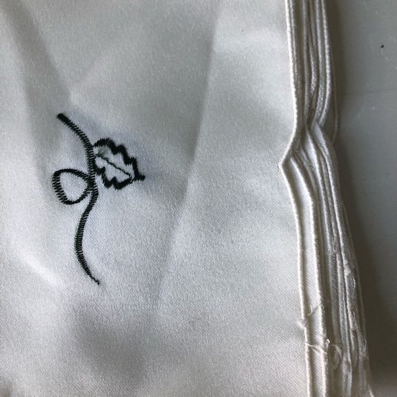 Embroidered Napkin Set - Picture 2 of 5